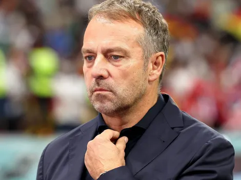 Hansi Flick observa Bernal, Cuenca e Casadó no Barcelona