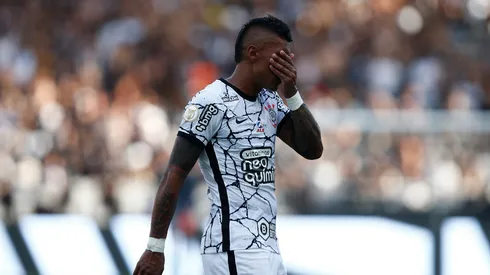 Paulinho em jogo pelo Corinthians