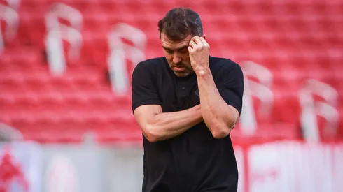 Eduardo Coudet, técnico do Internacional, terá de lidar com uma logística muito complicada nos próximos jogos.