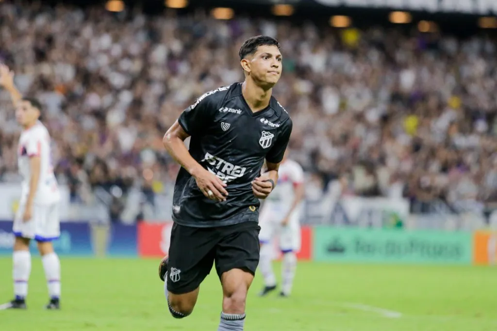 Jogador no duelo diante do Itabaiana. Foto: Lucas Emanuel/AGIF