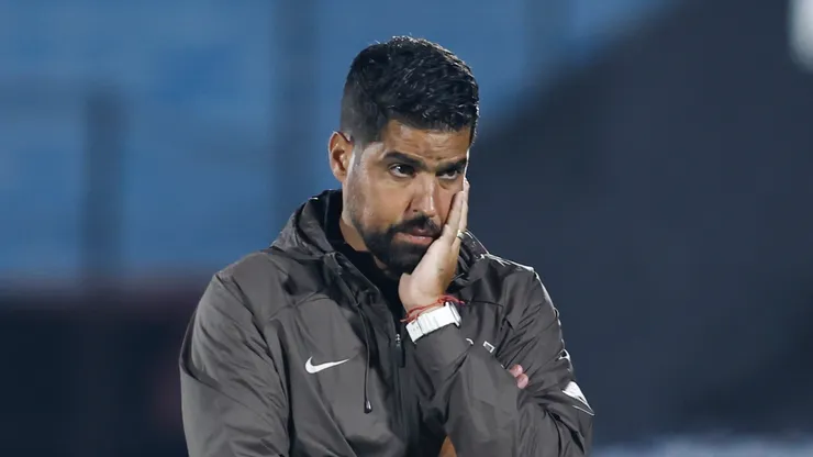 António Oliveira mandou a real para direção do Corinthians (Foto: Ernesto Ryan/Getty Images)