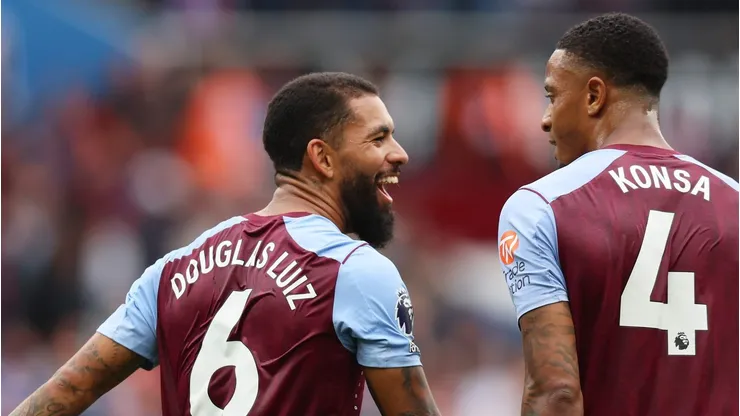 Manchester United pode fechar com Konsa, do Aston Villa (Photo by Nathan Stirk/Getty Images)