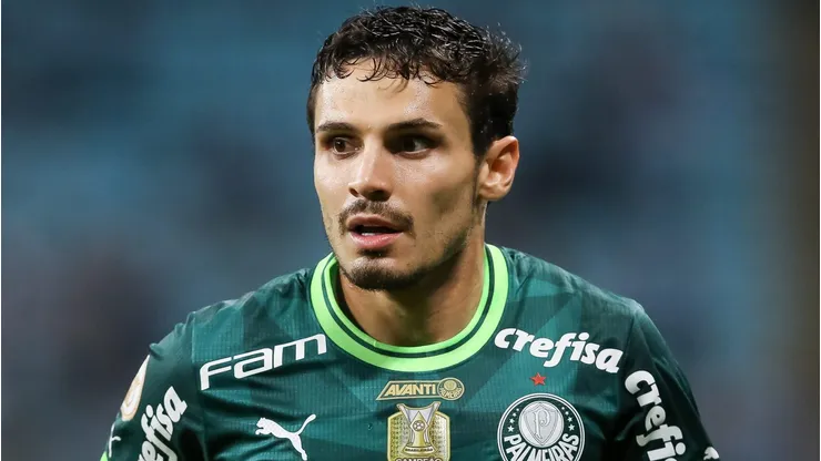 Raphael Veiga pode trocar o Palmeiras por clube surpreendente (Photo by Pedro H. Tesch/Getty Images)