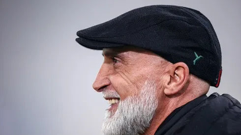 Álvaro Pacheco, treinador do Vasco, chegou ao Rio de Janeiro neste domingo (18). Foto: Divulgação/X(Twitter).