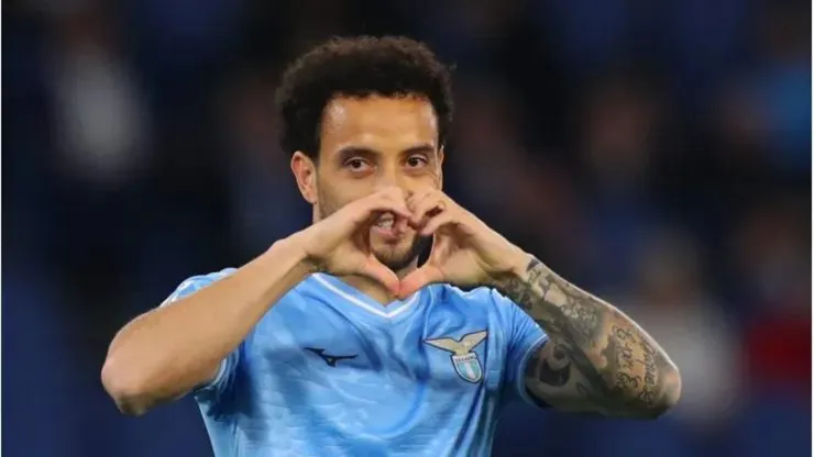 Felipe Anderson comemorando gol