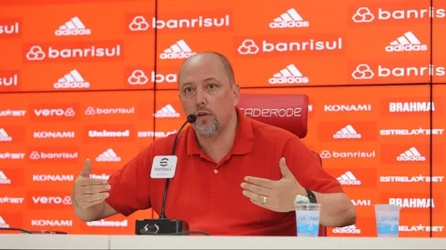 Presidente do Internacional, Alessandro Barcellos, reclama da postura da entidade máxima do futebol brasileiro.