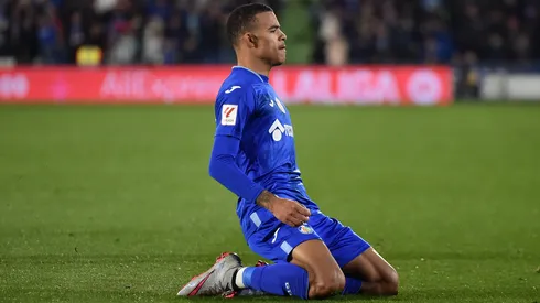 Greenwood comemorando gol