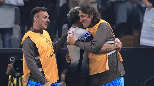 Cássio comemorando gol de Yuri Alberto