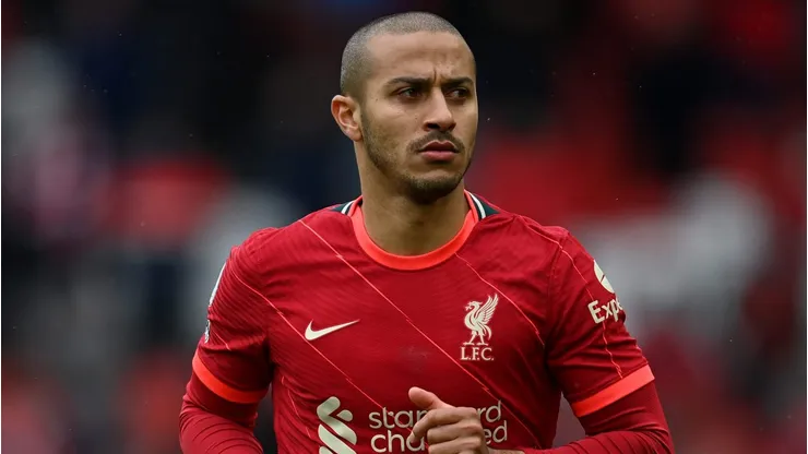 De saída do Liverpool, Thiago Alcântara frustra o Flamengo e prioriza acerto com outro clube (Photo by Gareth Copley/Getty Images)