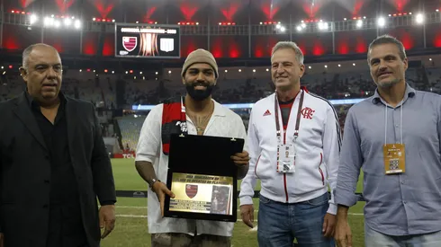 Braz, Gabigol, Landim e Spindel juntos no Maracanã. Foto: Wagner Meier/Getty Images
