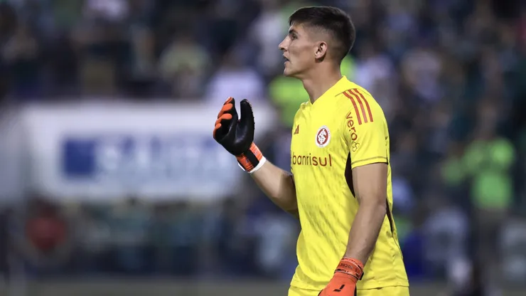 Rochet, goleiro do Inter, atuando pelo Brasileirão.