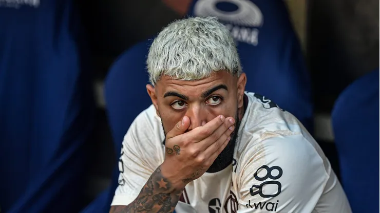 Gabigol, no banco de reservas do Flamengo, sem receber chances. Foto: Thiago Ribeiro/AGIF