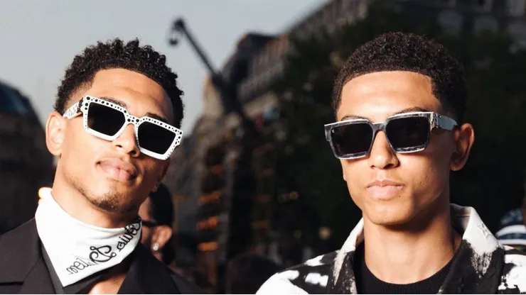 Irmãos Bellingham juntos na Paris Fashion Week. Foto: Pierre Mouton/Getty Images