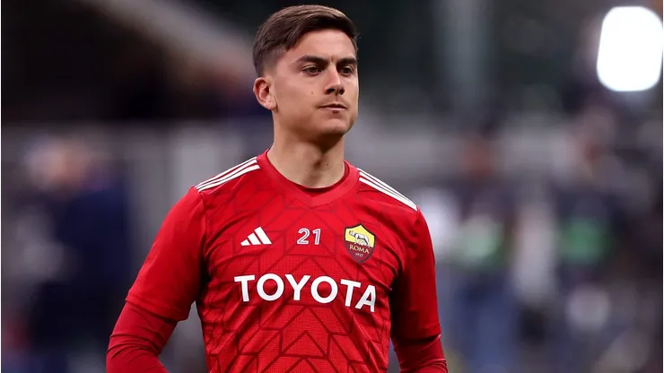 Paulo Dybala pode trocar a Roma por gigante europeu em negócio de R$ 66 milhões. (Photo by Marco Luzzani/Getty Images)