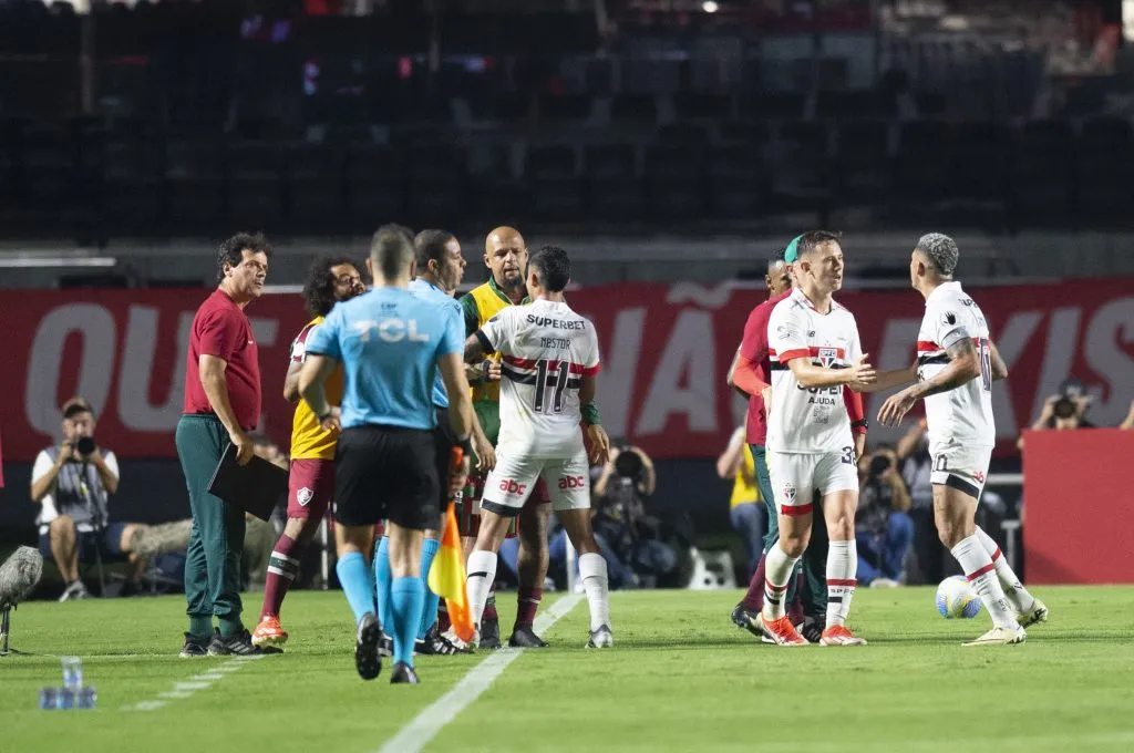 Momento em que confusão se instaura – Foto: Anderson Romao/AGIF