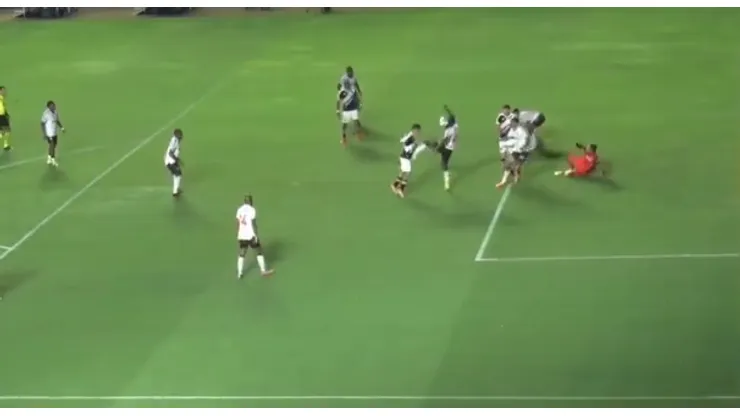 Lance que jogadores do Vasco reclamaram de pênalti | foto: reprodução