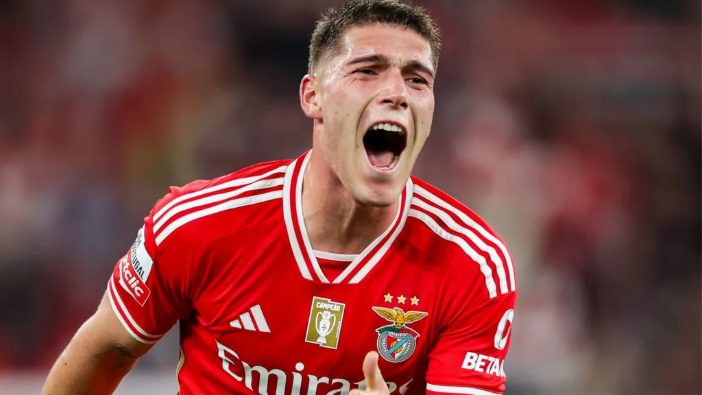 Tricampeão da Libertadores entra na disputa com o Corinthians pelo empréstimo Rollheiser, do Benfica. (Foto: Divulgação/Benfica)