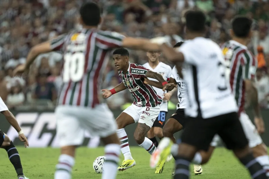 Fluminense quer se livrar de Kennedy. Foto: Jorge Rodrigues/AGIF