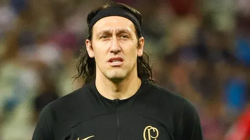 Goleiro está dividido entre a ideia anterior de se aposentar no futuro pelo clube e o desejo de ser titular em novos ares. Foto: Alexandre Lago/AGIF