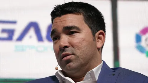 Deco: dirigente está se movimentando por reforços para o Barça (Foto: Gualter Fatia/Getty Images)