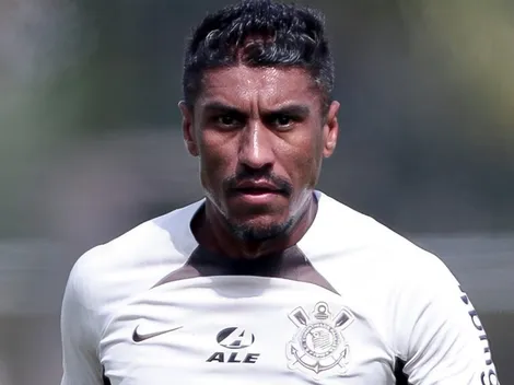 Nas últimas horas: Paulinho dá cara a tapa sobre futuro no Corinthians
