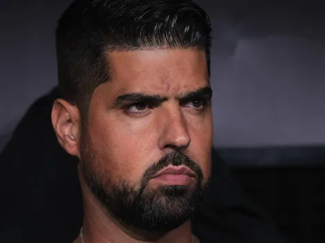 António Oliveira se incomoda ao vivo e manda a real sobre time do Corinthians