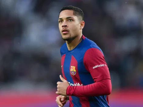 Rivaldo não perdoa Xavi por tratamento com Vitor Roque no Barcelona