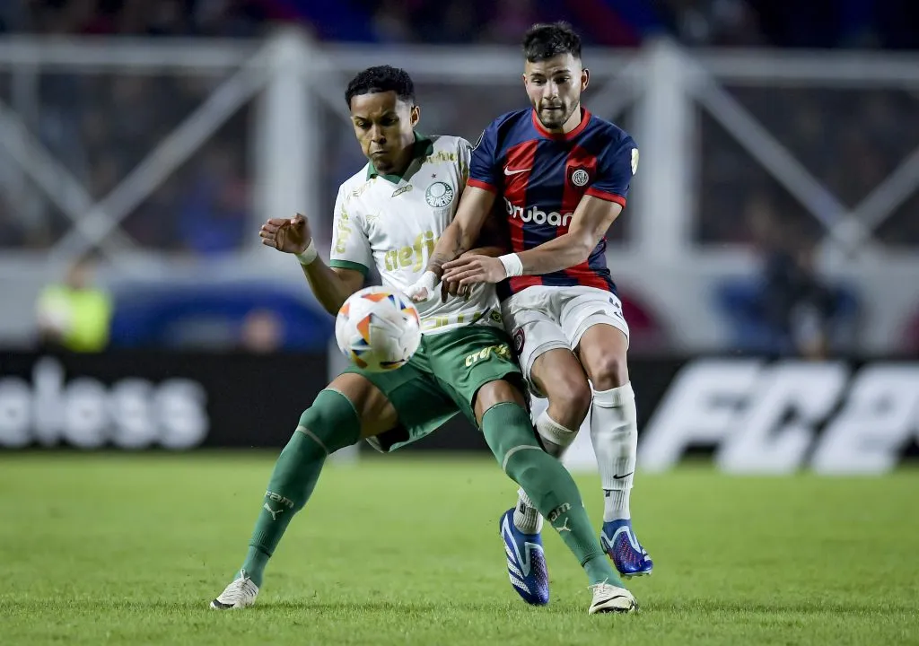 Iván Leguizamón em partida contra o Palmeiras. (Photo by Marcelo Endelli/Getty Images)
