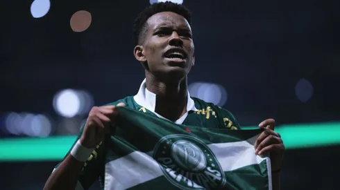 Estêvão comemora gol pelo Palmeiras. Foto: Ettore Chiereguini/AGIF