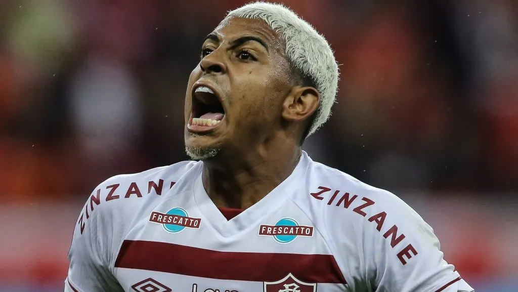 John Kennedy, do Fluminense, tem martelo batido agora no Corinthians (Photo by Pedro H. Tesch/Getty Images)