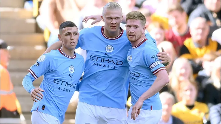 Erling Haaland of Phil Foden and Kevin De Bruyne . (Photo by Laurence Griffiths/Getty Images)