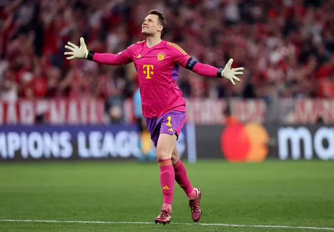 Manuel Neuer of Bayern Munich . (Photo by Alex Pantling/Getty Images)
