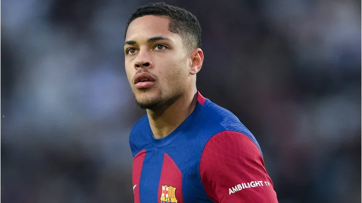 Portal sugere acerto de Vitor Roque, do Barcelona, com o Flamengo. (Photo by David Ramos/Getty Images)
