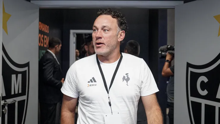 Milito abriu o jogo em coletiva no Atlético (Foto: Pedro Souza / Atlético / Divulgação)