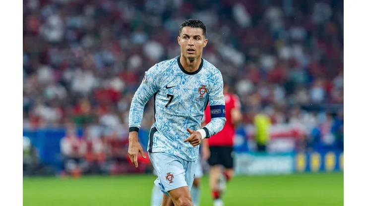 Cristiano Ronaldo em campo na partida entre Portugal e Geórgia, na última rodada da fase de grupos da Euro. (Eibner-Pressefoto / Alamy Stock Photo) Georgien vs. Portugal, Herren, Fussball, 3. Spieltag, EURO 2024, 26.06.2024, Europameisterschaft, Gruppe F Foto: Eibner-Pressefoto/Bahho Kara