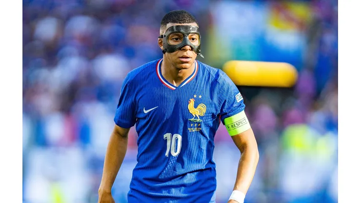 Mbappé durante o duelo entre França e Polônia pela fase de grupos da Euro. (Eibner-Pressefoto / Alamy Stock Photo) Frankreich vs. Polen, Herren, Fussball, 3. Spieltag, EURO 2024, 25.06.2024, Europameisterschaft, Gruppe D Foto: Eibner-Pressefoto/Bahho Kara