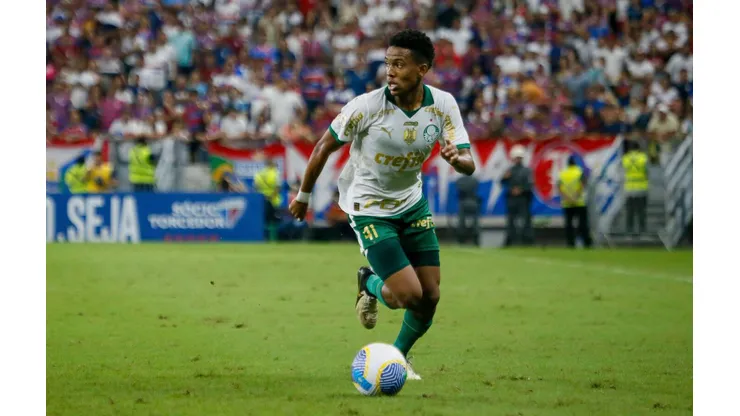 Estevão durante a partida entre Fortaleza e Palmeiras pelo Brasileirão. (Associated Press / Alamy Stock Photo)