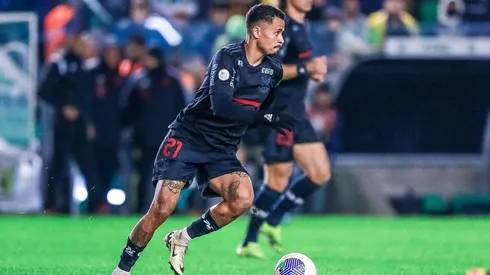 Allan em ação no duelo entre Juventude e Flamengo no Brasileirão. (AGIF / Alamy Stock Photo)