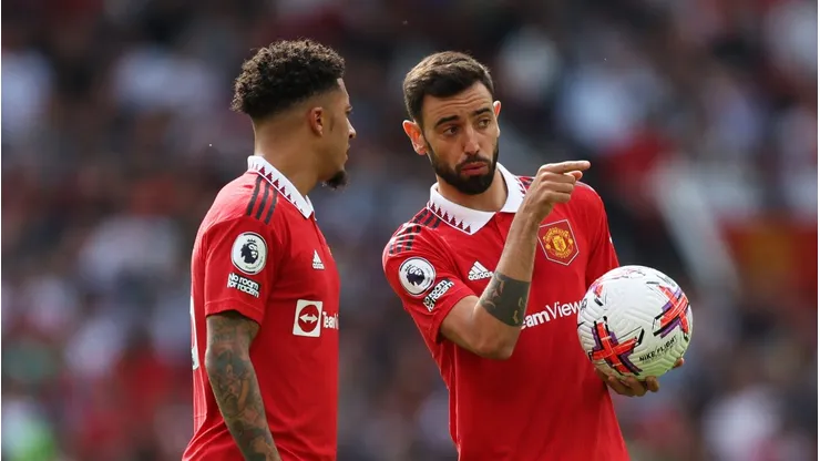 Sancho e Bruno Fernandes juntos no Manchester United. Foto: Matt McNulty/Getty Images