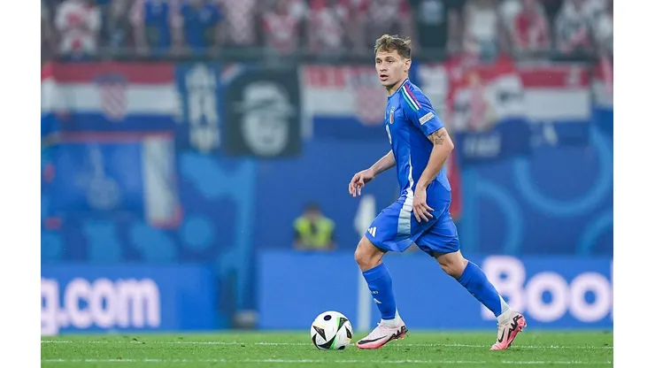 Barella em campo pela Itália na partida contra a Croácia pela Euro. (SPP Sport Press Photo. / Alamy Stock Photo)