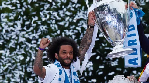 Marcelo com a taça da Champions League. Foto: Gonzalo Arroyo Moreno/Getty Images