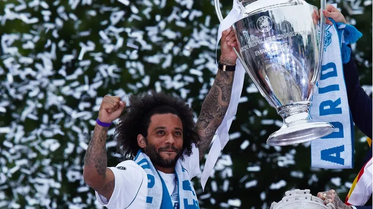 Marcelo com a taça da Champions League. Foto: Gonzalo Arroyo Moreno/Getty Images