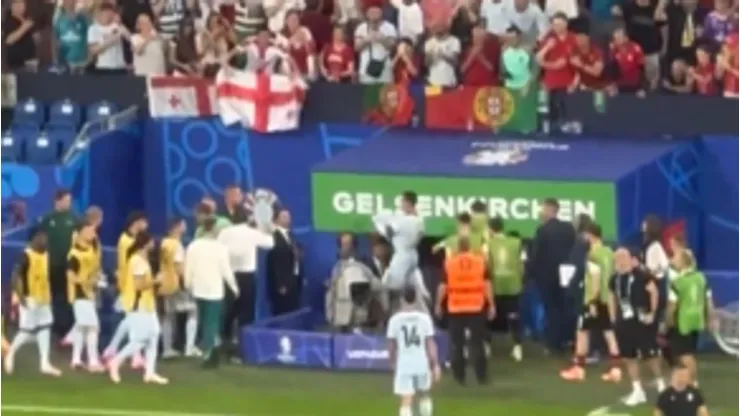 Cristiano Ronaldo é flagrado em atitude furiosa em Portugal x Geórgia.foto: reprodução/twitter