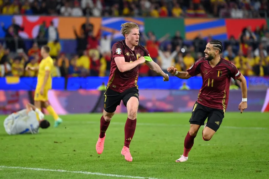 Kevin De Bruyne comemora o segundo gol da Bélgica contra a Romênia na 2ª rodada da Eurocopa 2024. (Photo by Justin Setterfield/Getty Images)