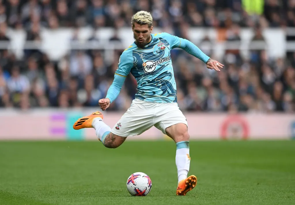 Lyanco em ação pelo Southampton na Premier League. (Photo by Stu Forster/Getty Images)