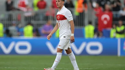 Arda Guler em campo pela Turquia na derrota para Portugal na Eurocopa. (Sportimage Ltd / Alamy Stock Photo)