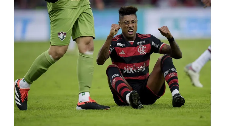 Bruno Henrique comemora marcação de pênalti no clássico entre Flamengo e Fluminense. (Associated Press / Alamy Stock Photo)