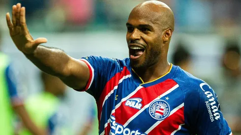 Estupinan comemora seu gol na goleada do Bahia contra o Cruzeiro. (Associated Press / Alamy Stock Photo)