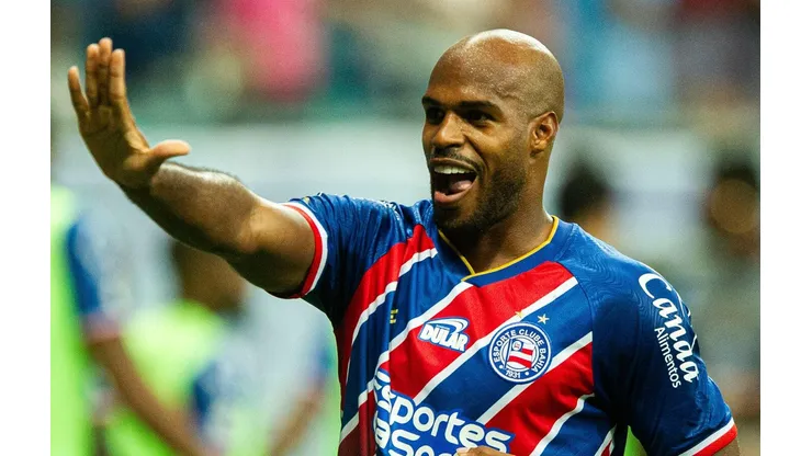 Estupinan comemora seu gol na goleada do Bahia contra o Cruzeiro. (Associated Press / Alamy Stock Photo)