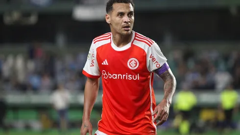 Alan Patrick durante o Gre-Nal realizado no Couto Pereira. (Associated Press / Alamy Stock Photo)